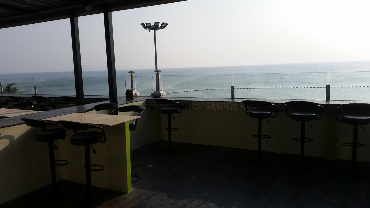 Barfly Pattaya Hotel Jomtien Exterior foto